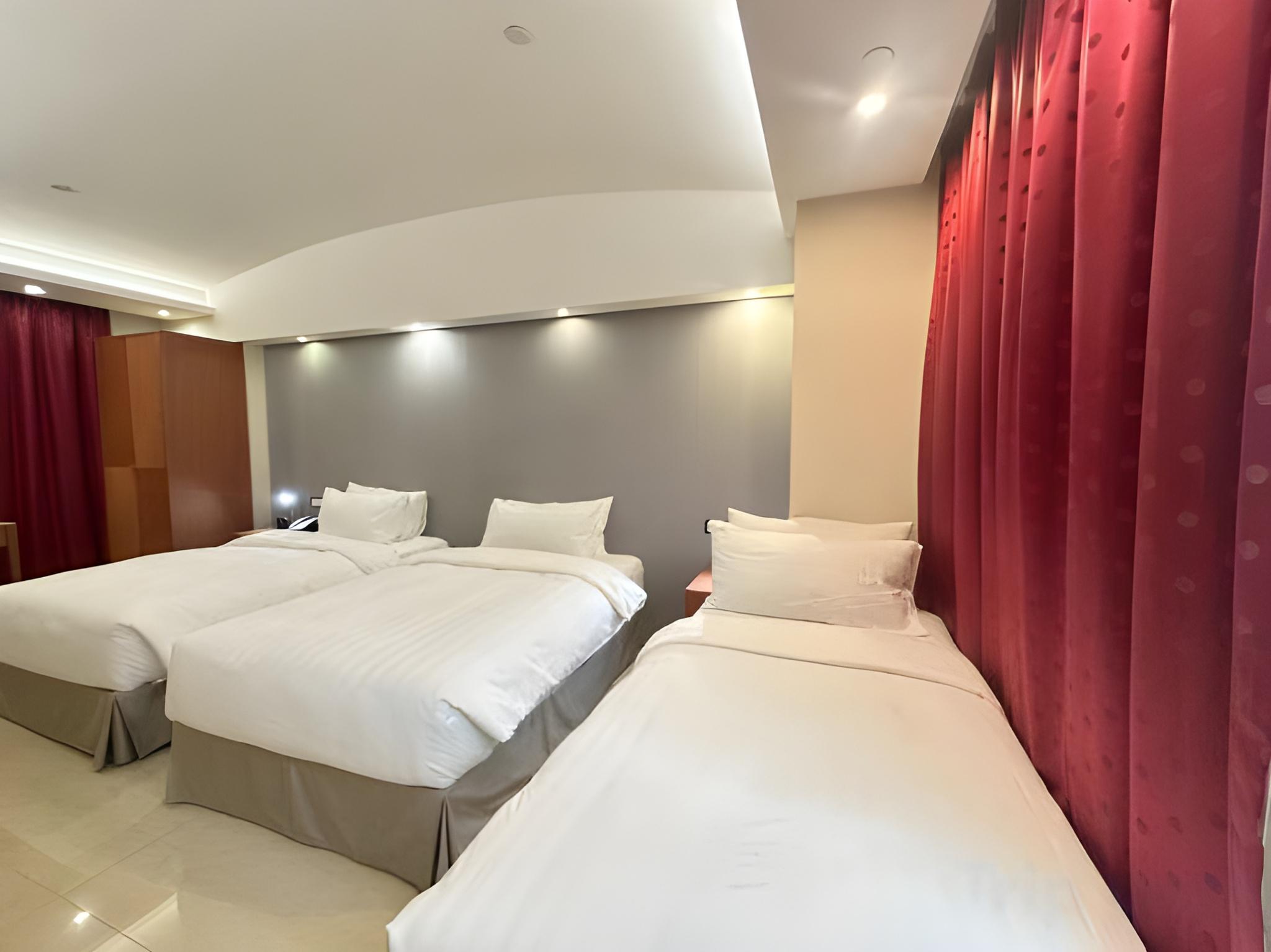 غرفة بريميير عائلية ثلاثية، Harbour Bay Hotel 2/2