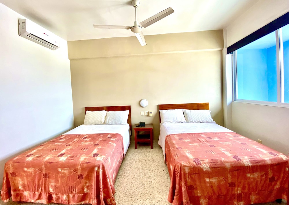 Hotel Delfines 29/65