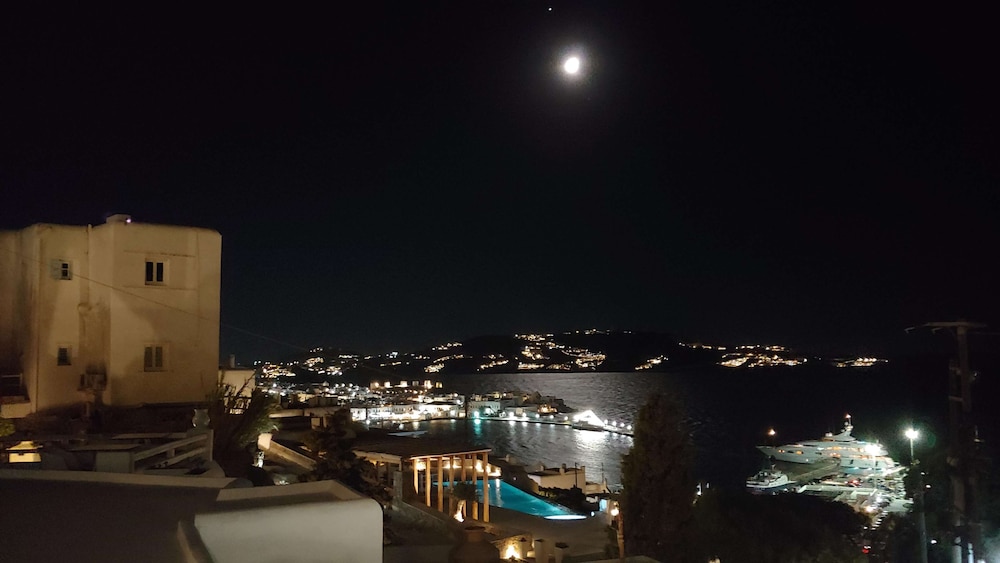 Madalena Hotel 67/69
