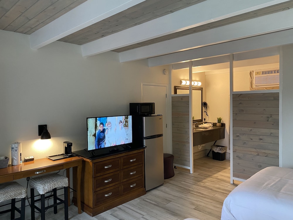 Gulf Coast Inn 25/50