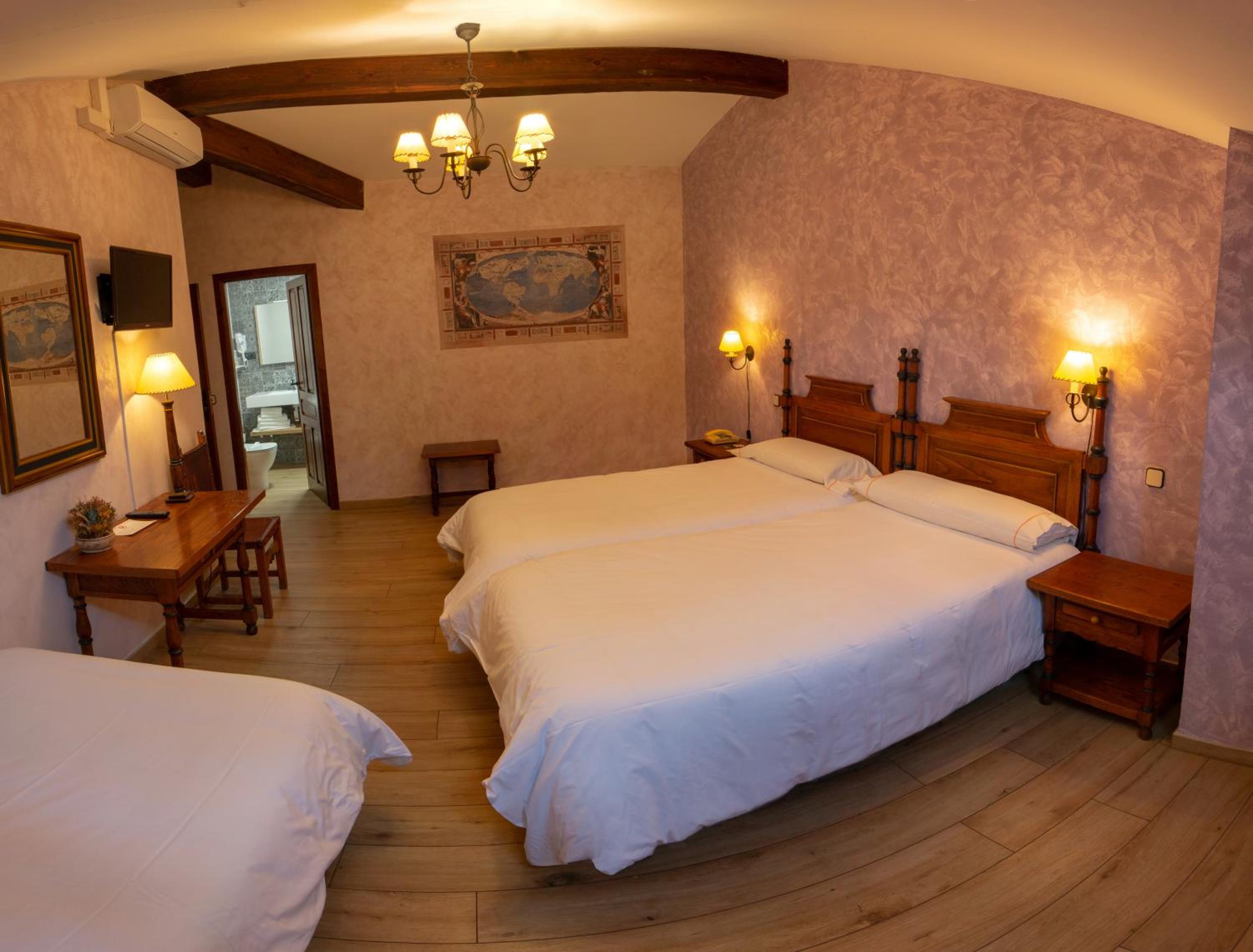 Room, Triple