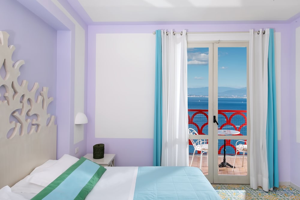 CLASSIC, DOUBLE OR TWIN BED, SEA VIEW, BALCONY