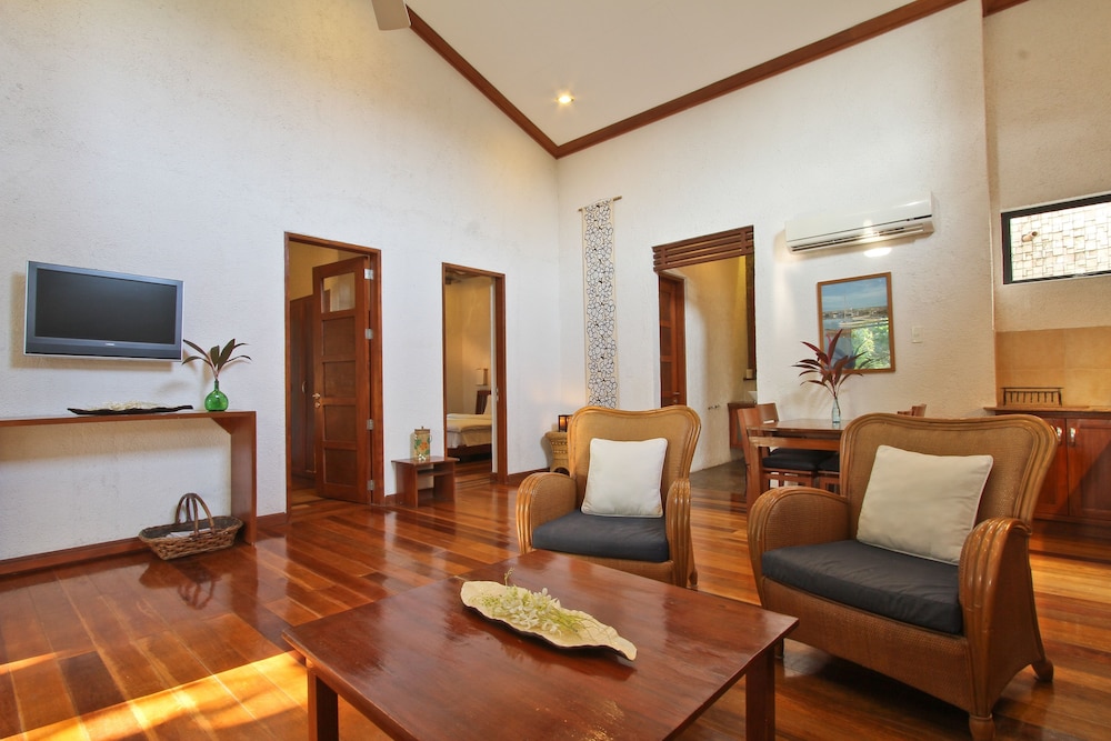 The Strand Boutique Resort 55/75