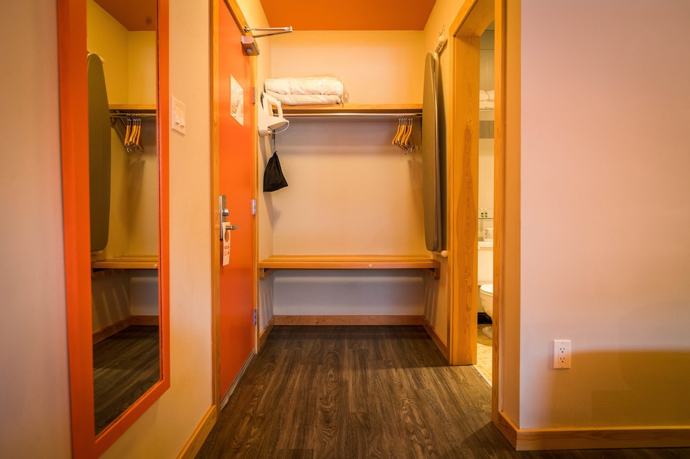 The Adventure Hotel 50/50