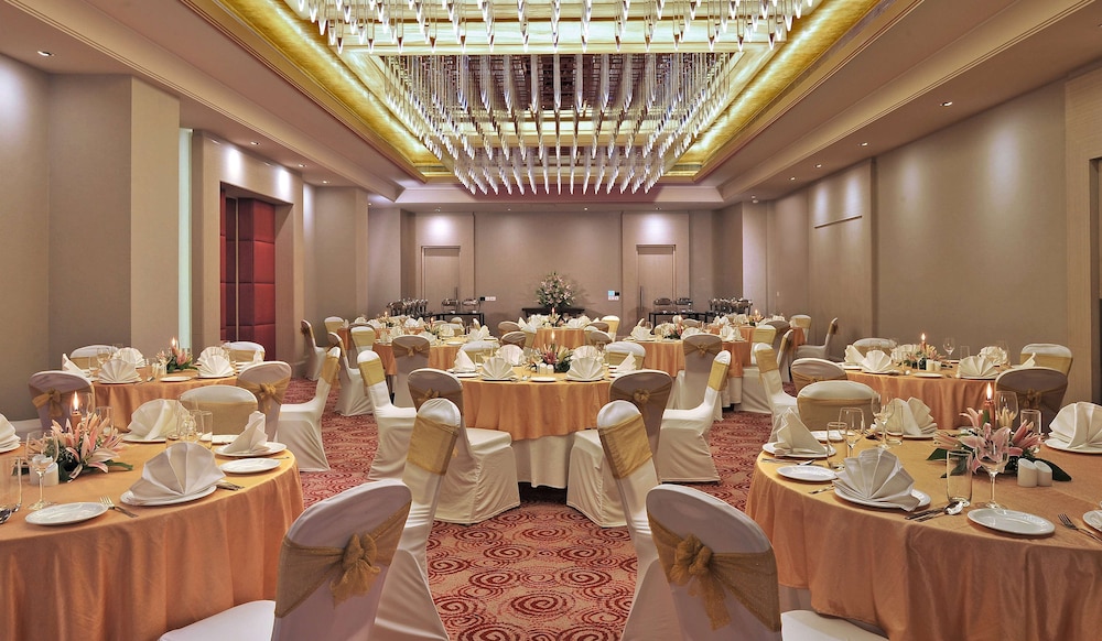 Radisson Hyderabad Hitec City 56/66