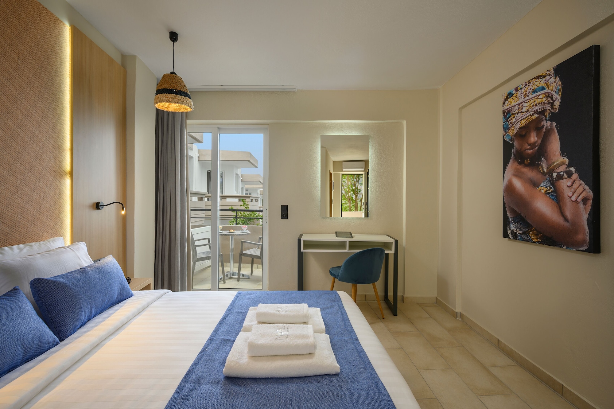 DELUXE, DOUBLE BED