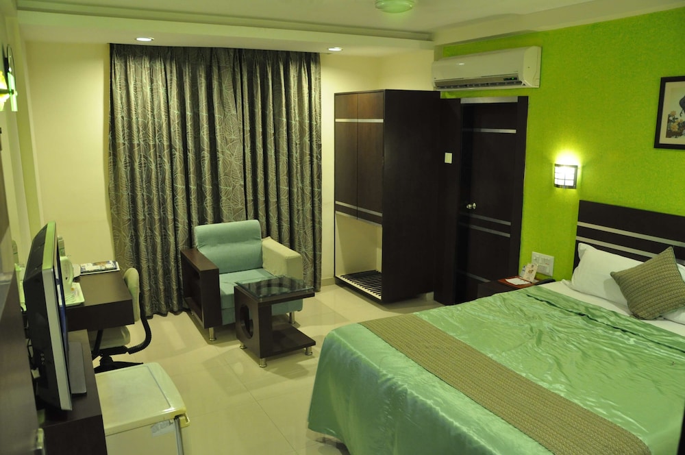 Click Hotel Yuvraj 18/46