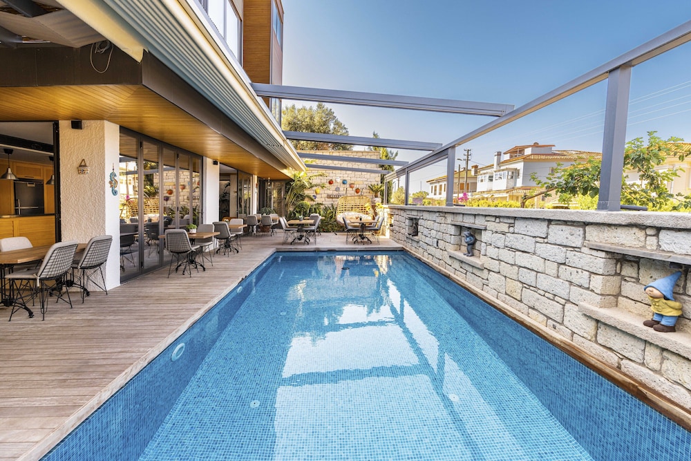 Yerli Otel Alacati 23/37