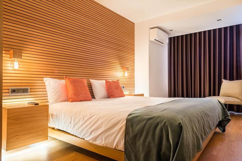 1 BEDROOM, APARTMENT, MURPHY BED, QUEEN BED