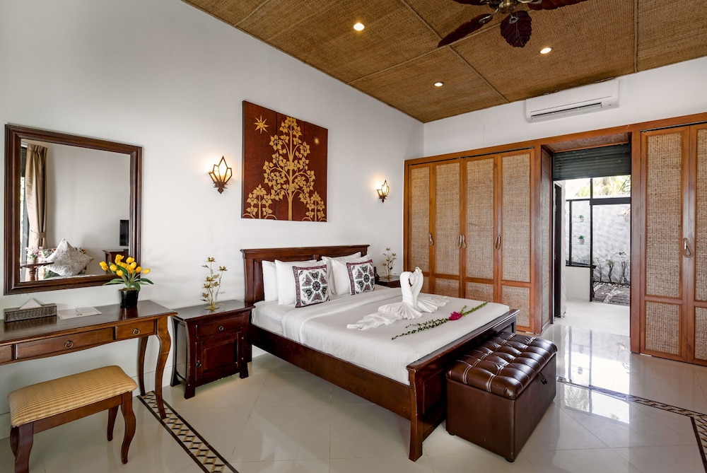 Room, King Bed, Beach Front