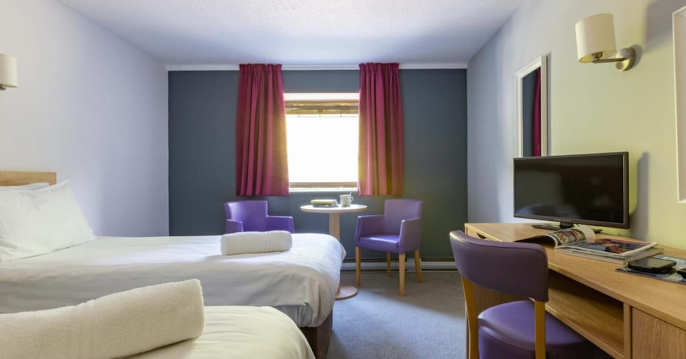 Caledonian Hotel 24/42