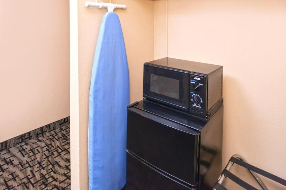 Motel6 Putnam, CT 17/40