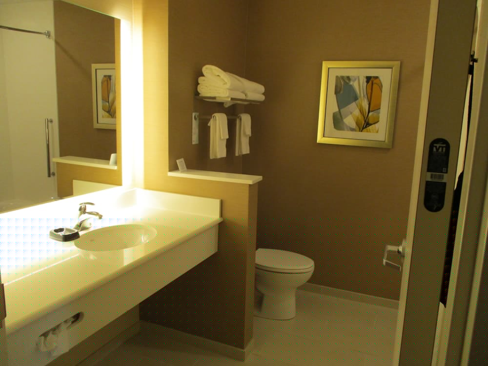 Fairfield Inn Suites Fremont 10/44