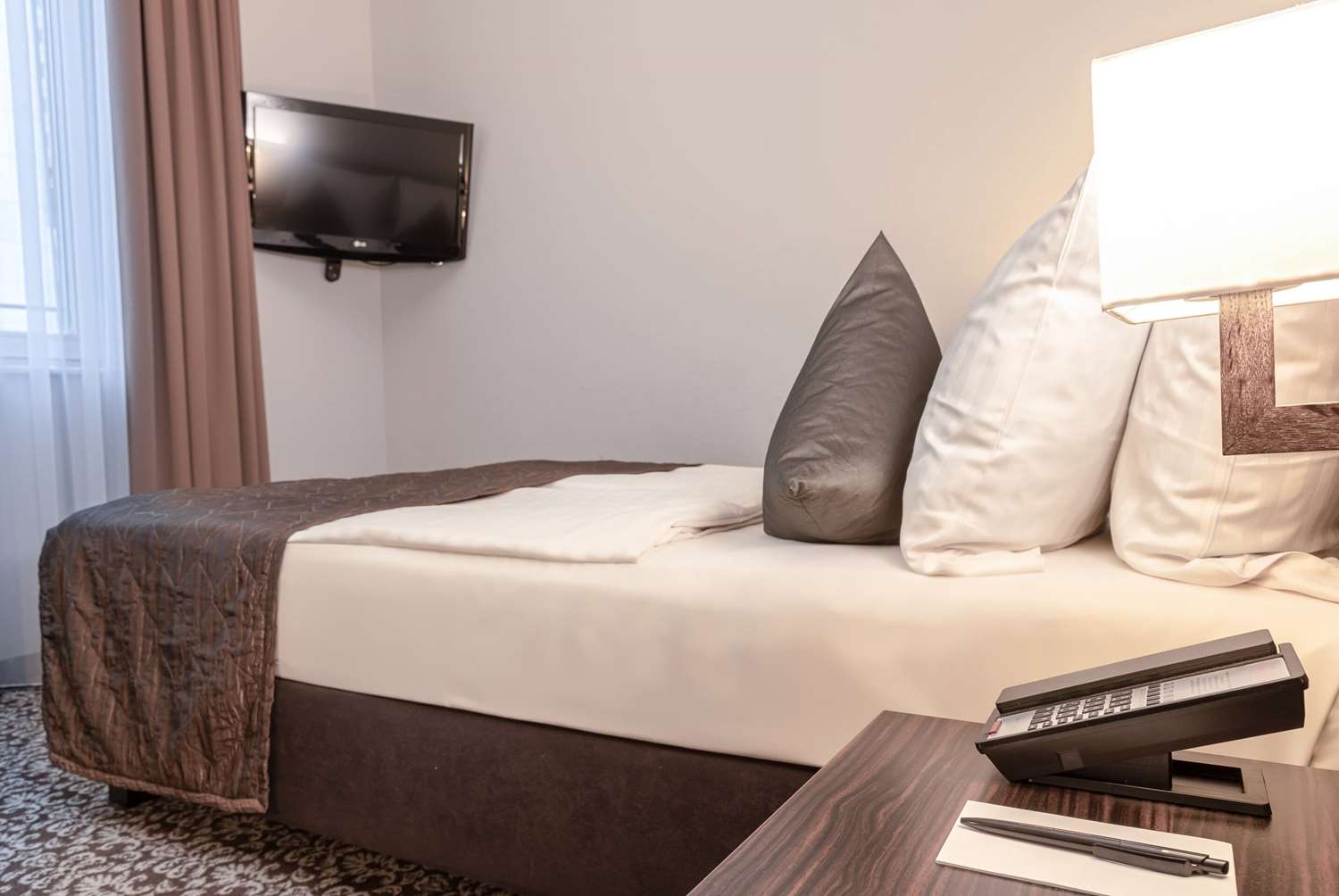 Ramada By Wyndham Frankfurt Central Station 12/35