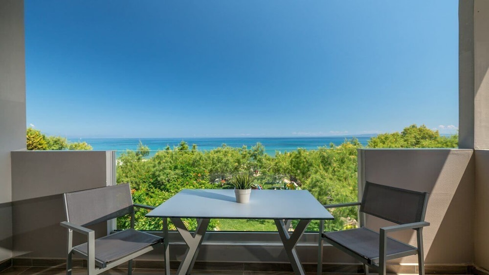 Fiore Beach Studios 14/41