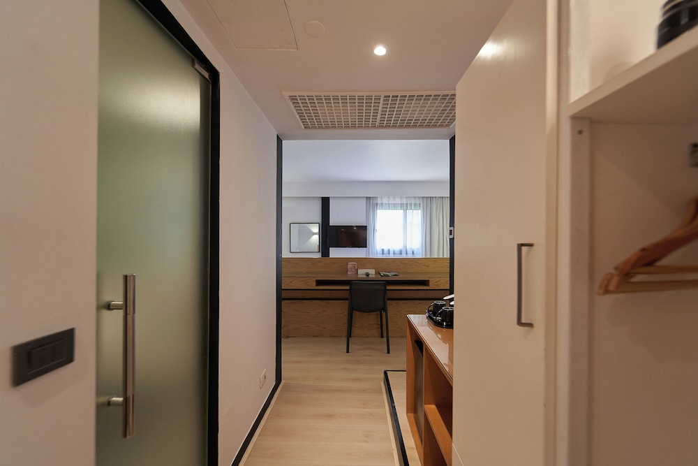New President Hotel 30/43
