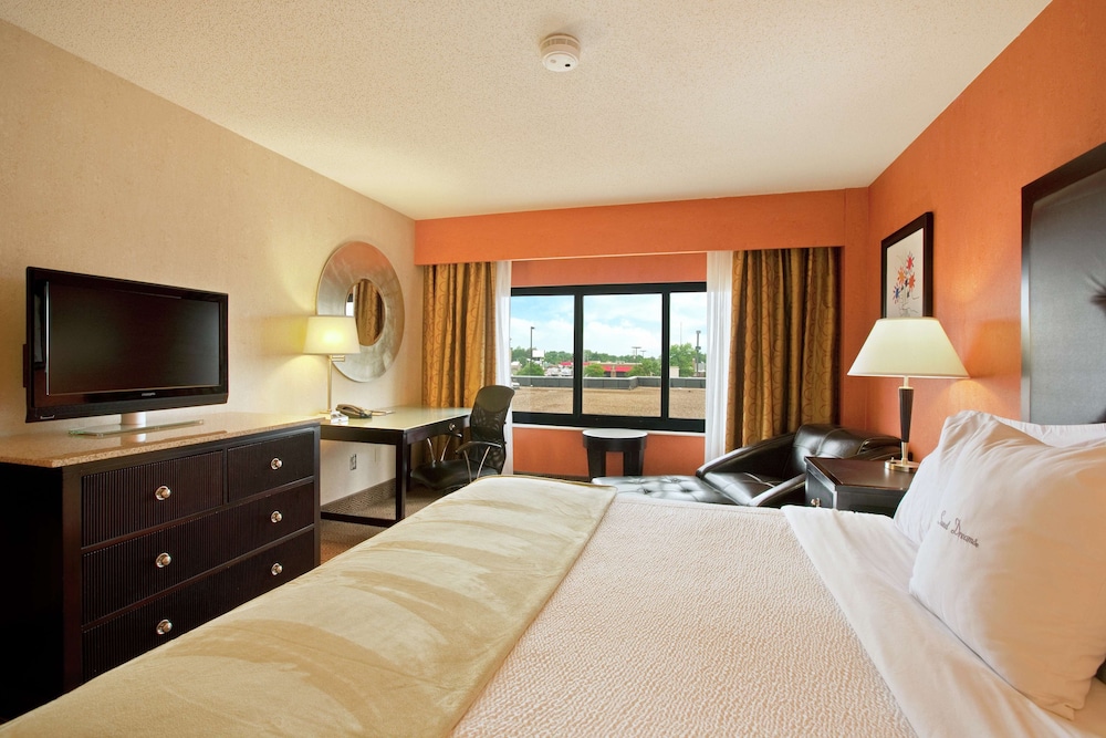 ROOM, KING BED, ACCESSIBLE