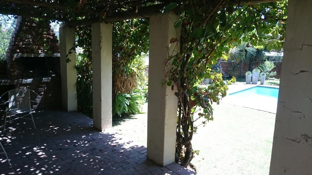 Ladybrand Guest House 36/50