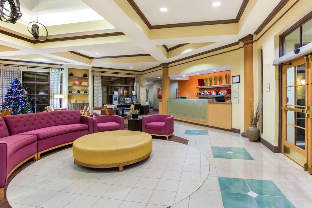 La Quinta Inn & Suites by Wyndham Raleigh Cary 36/44