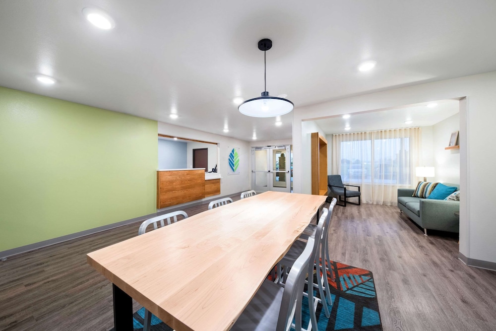 WoodSpring Suites Dallas Plano Central Legacy Drive 15/29