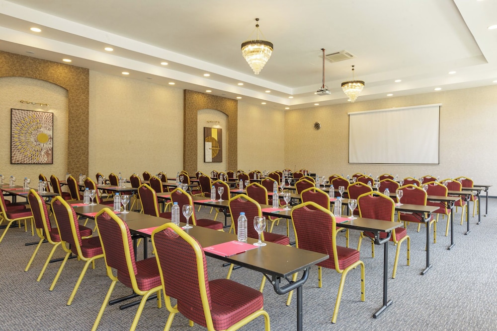Ramada Resort By Wyndham Sapanca Thermal 54/66