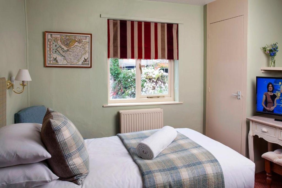 THE WHITE HART HOTEL 19/48