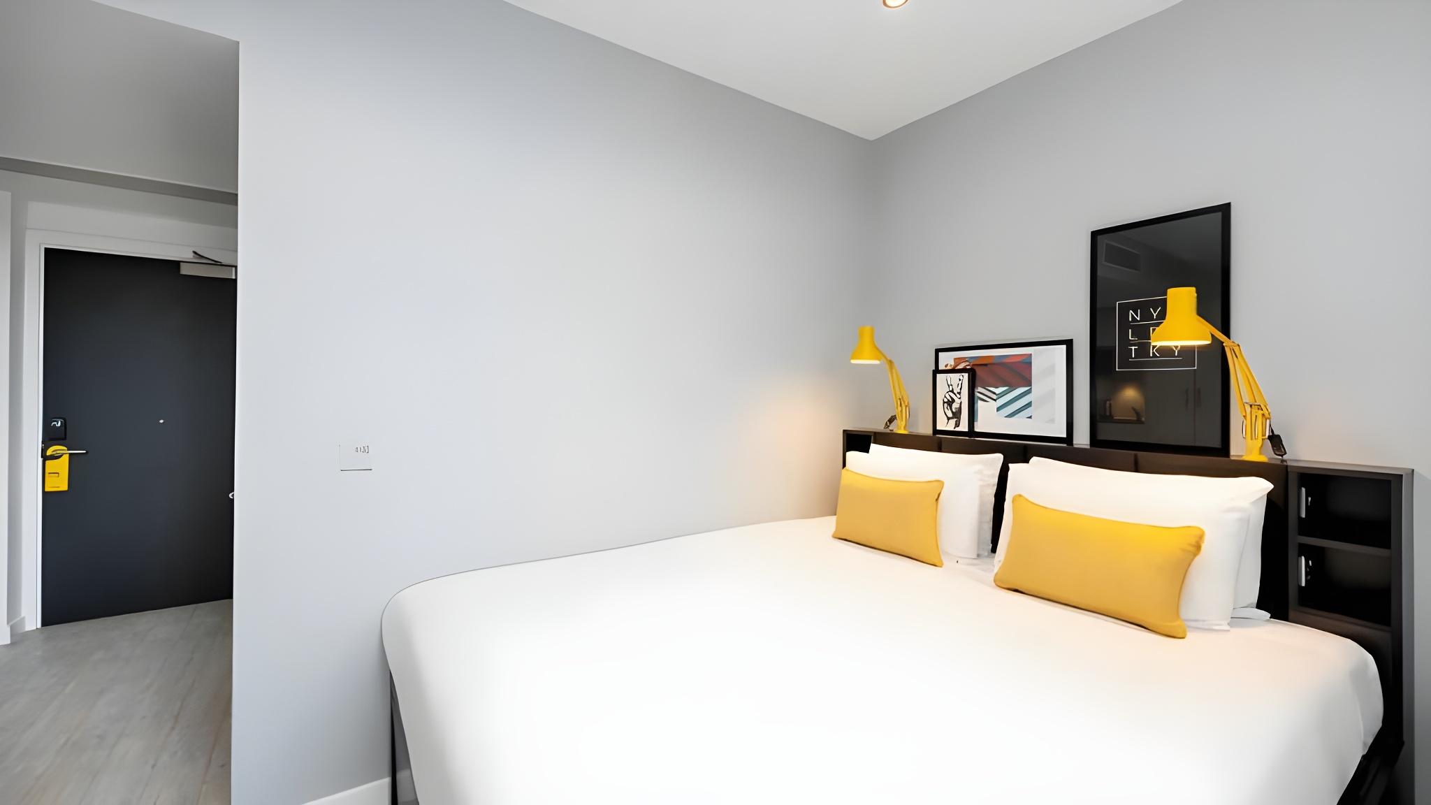 Studio, Apartment, King Bed, Sofa, Accessible