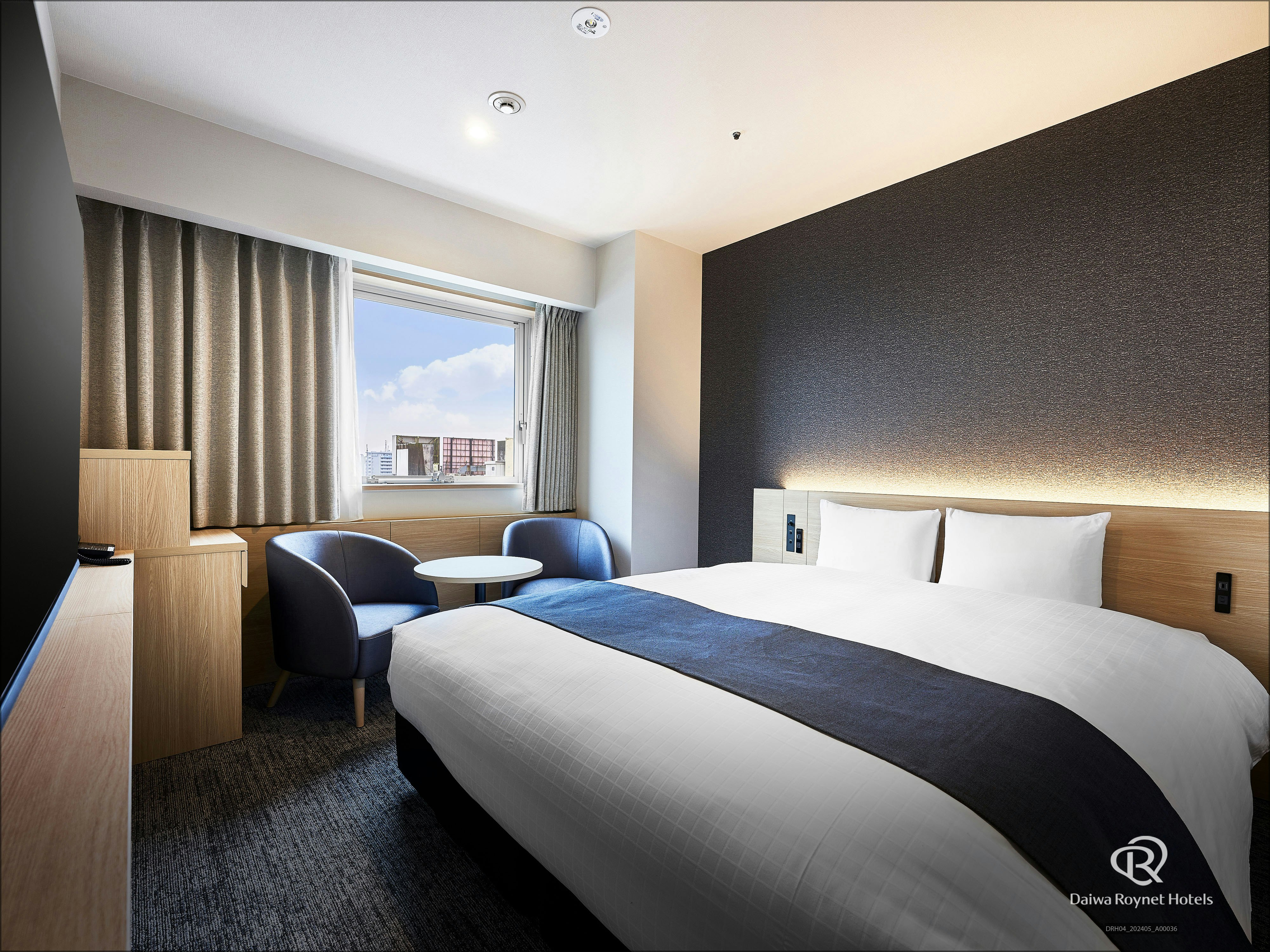 Deluxe, Double Bed, Smoking