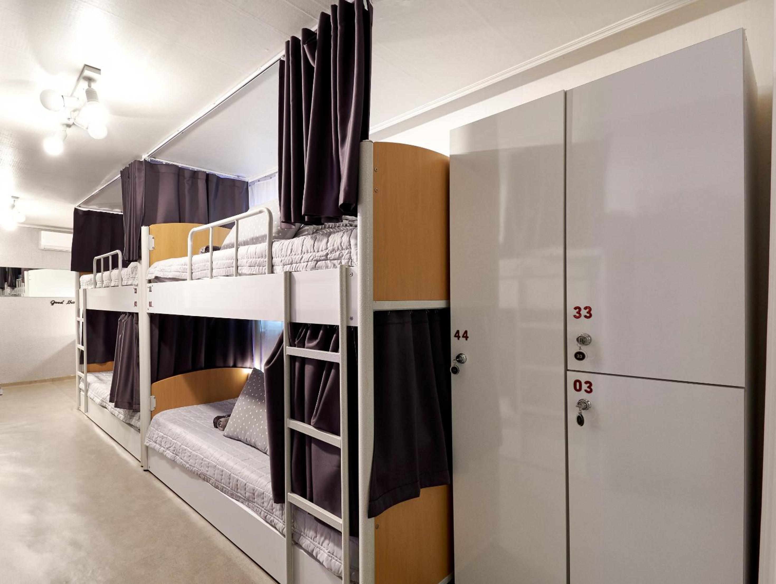 Female Dorm, Female Only, 8 Beds, 4 Bunk Beds, Private Bathroom