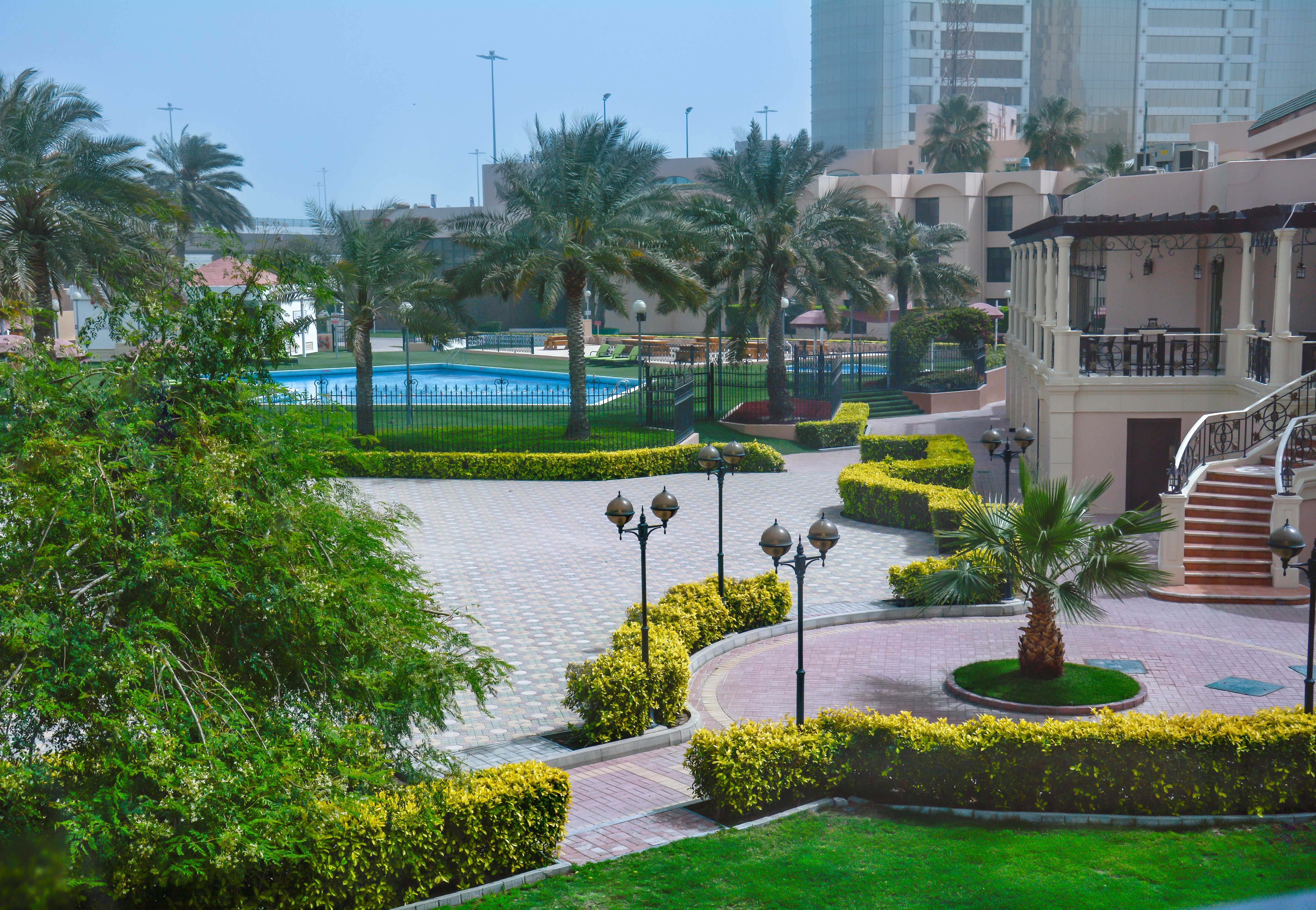 Crowne Plaza Bahrain 76/78