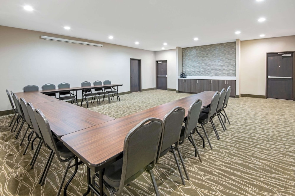 La Quinta Inn & Suites by Wyndham Weatherford OK 36/47