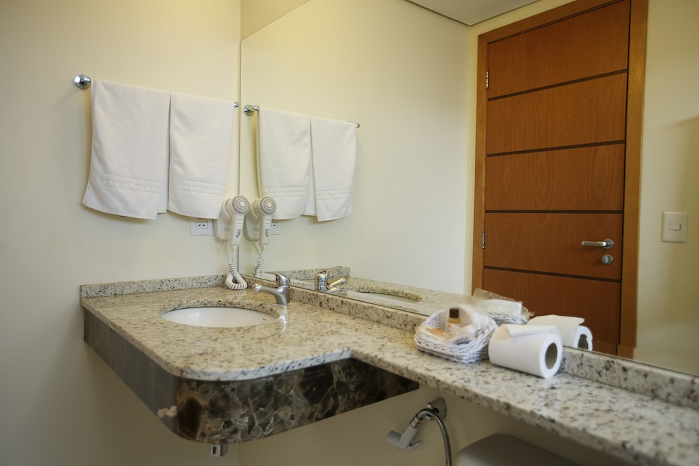 Eston Hotel 25/38