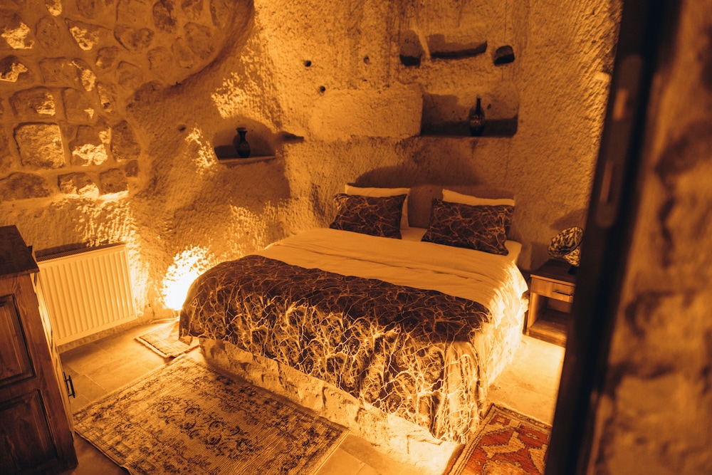 Isadora Cave Cappadocia 25/50