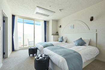 Deck, Twin Beds