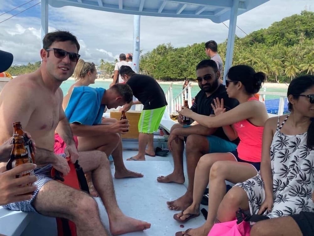 Boracay Backpackers 60/68