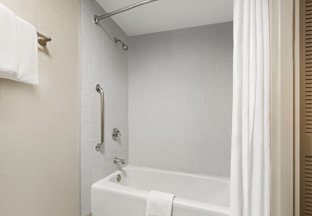 Super 8 by Wyndham Dallas Love Field Airport 14/60