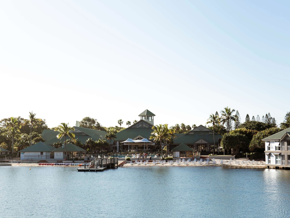 Novotel Sunshine Coast Resort 46/50