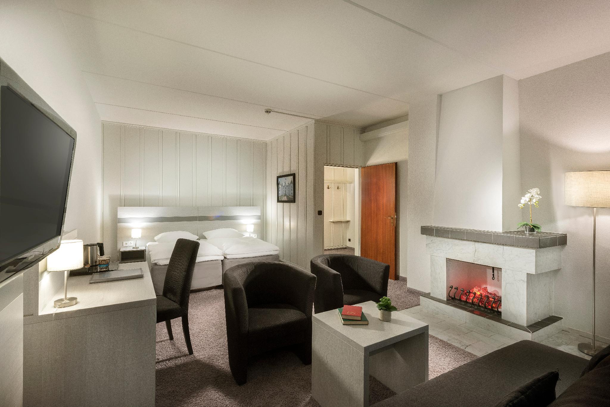 Pool, Suite, Double Bed
