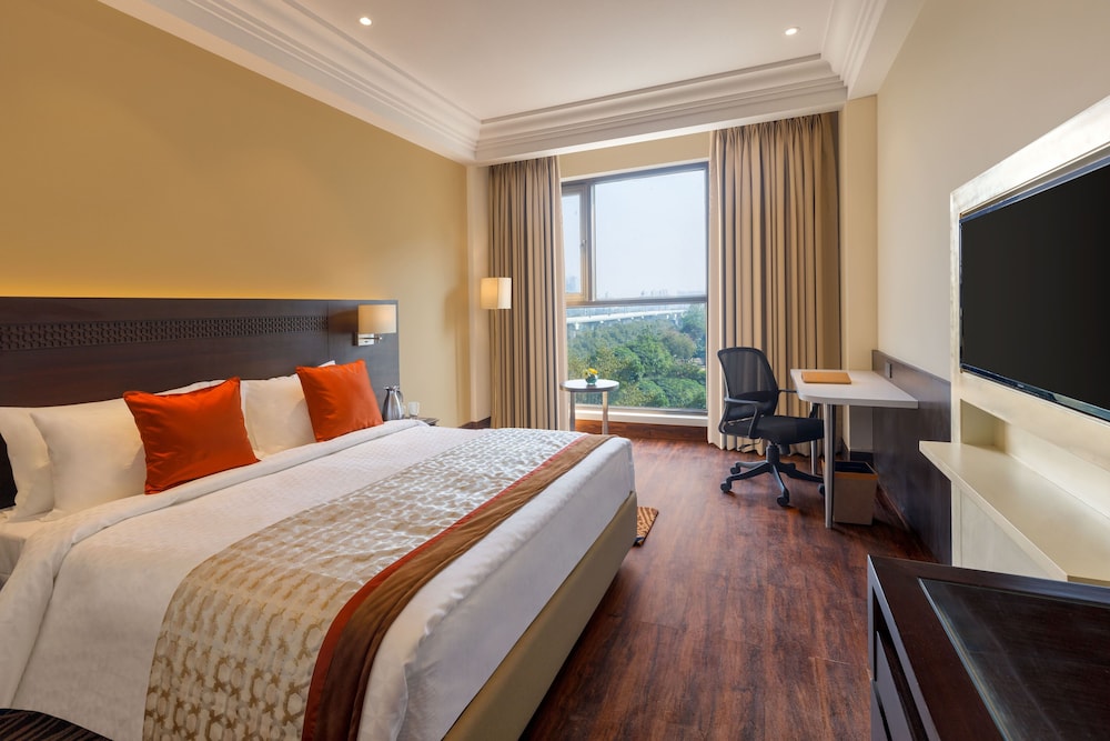 Luxe Queen Room