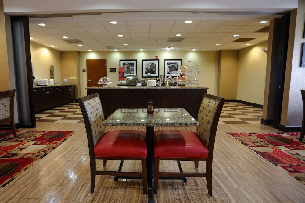 Hampton Inn Atmore 36/52