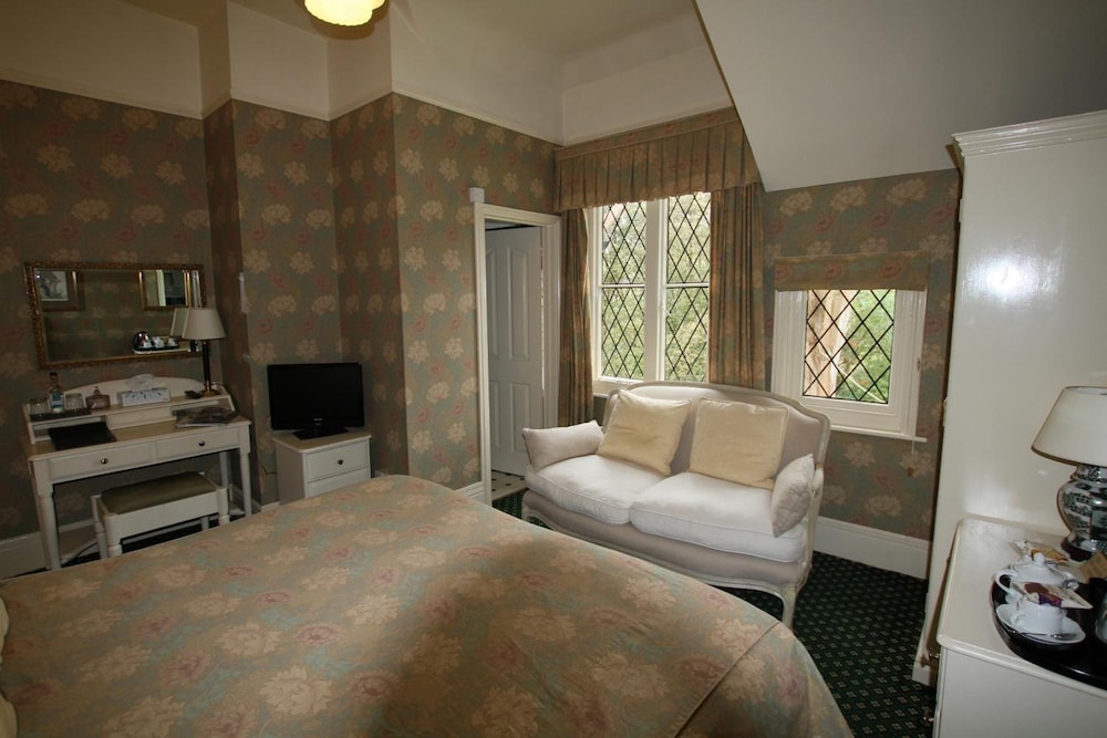 Rylstone Manor Hotel 35/50