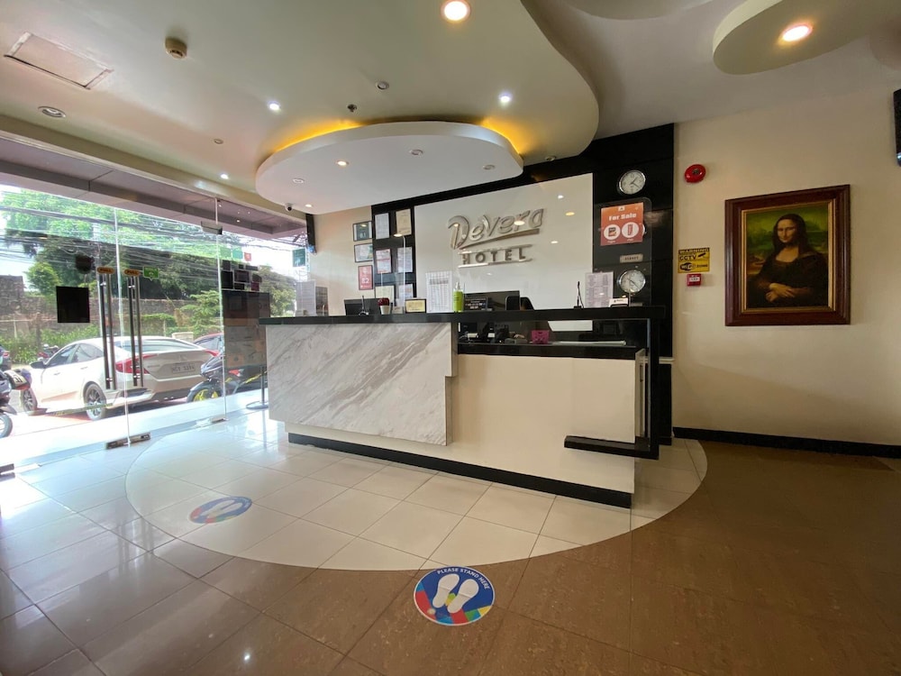 Devera Hotel 10/72