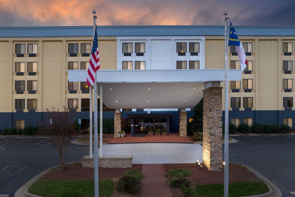 Fairfield Inn And Suites Winston Salem Hanes Mall 3/71