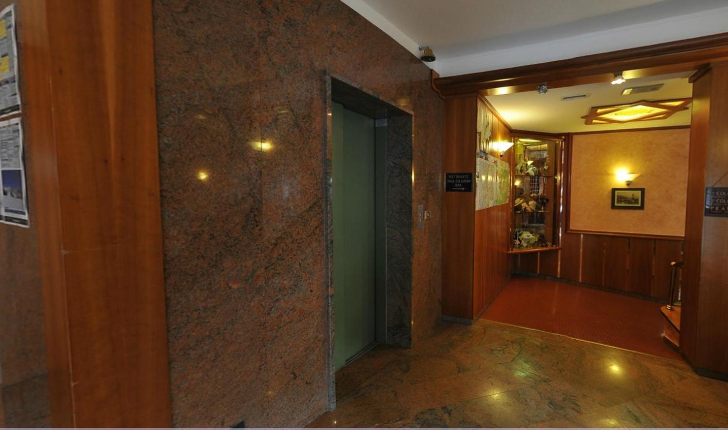 Hotel Vela 8/43