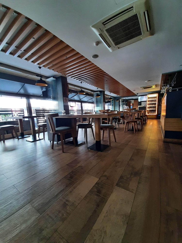 Sapko Airport Hotel 42/46