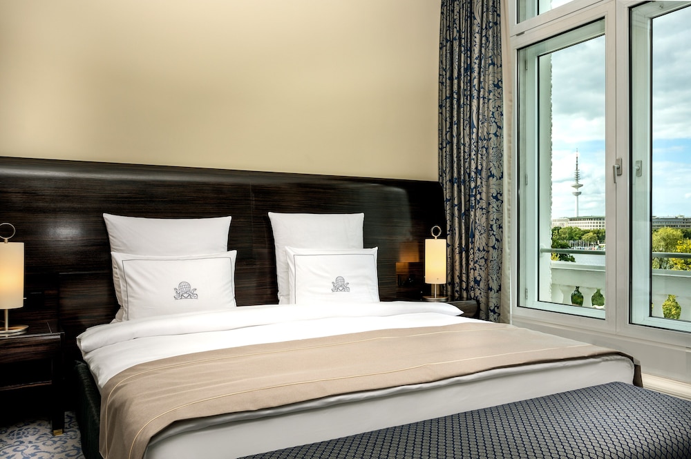 Hotel Atlantic Hamburg, Autograph Collection 14/42
