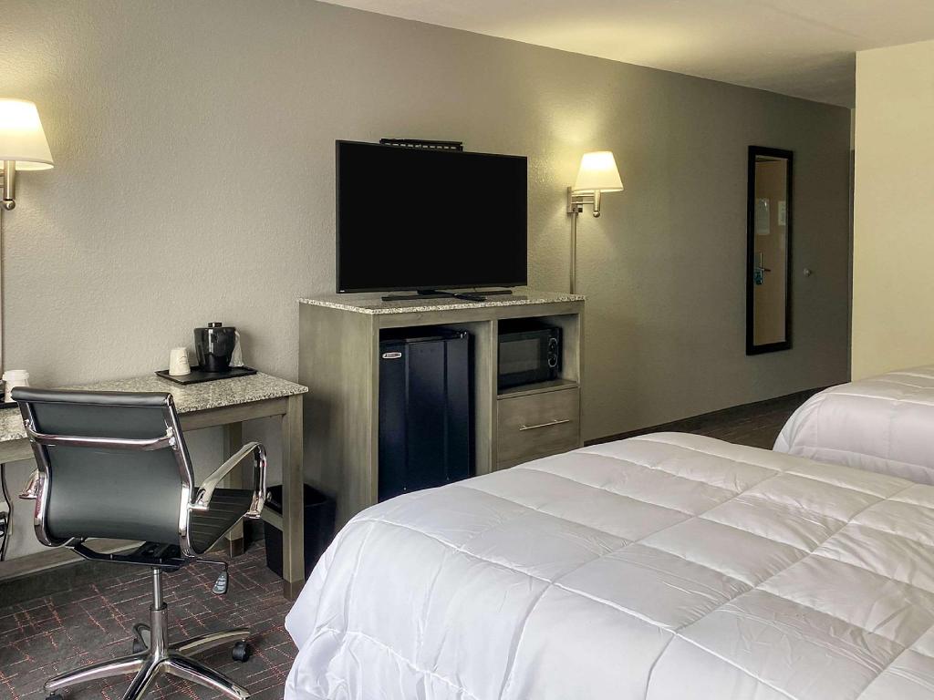 UPGRADE, 2 DOUBLE BEDS
