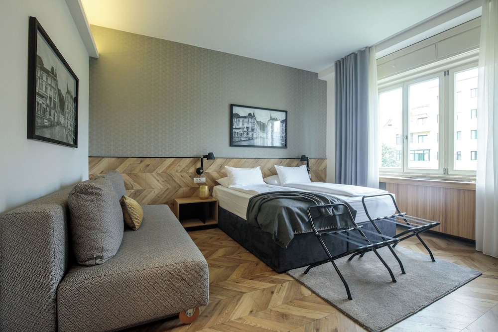 Urban Boutique Hotel Ljubljana 51/65