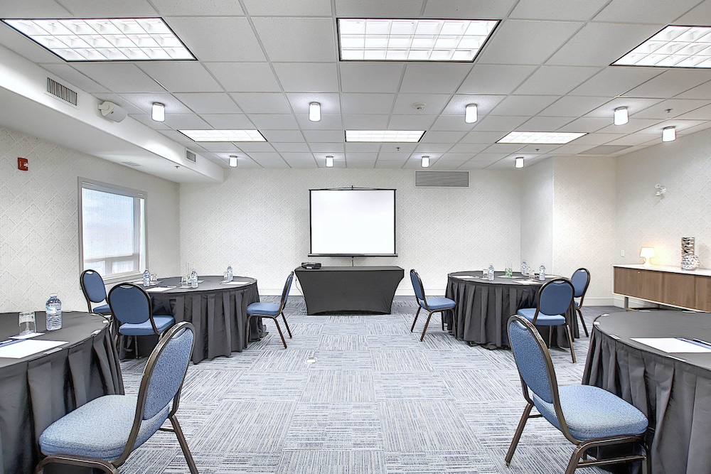 Holiday Inn Express Hotel Suites Airport Calgary 50/52