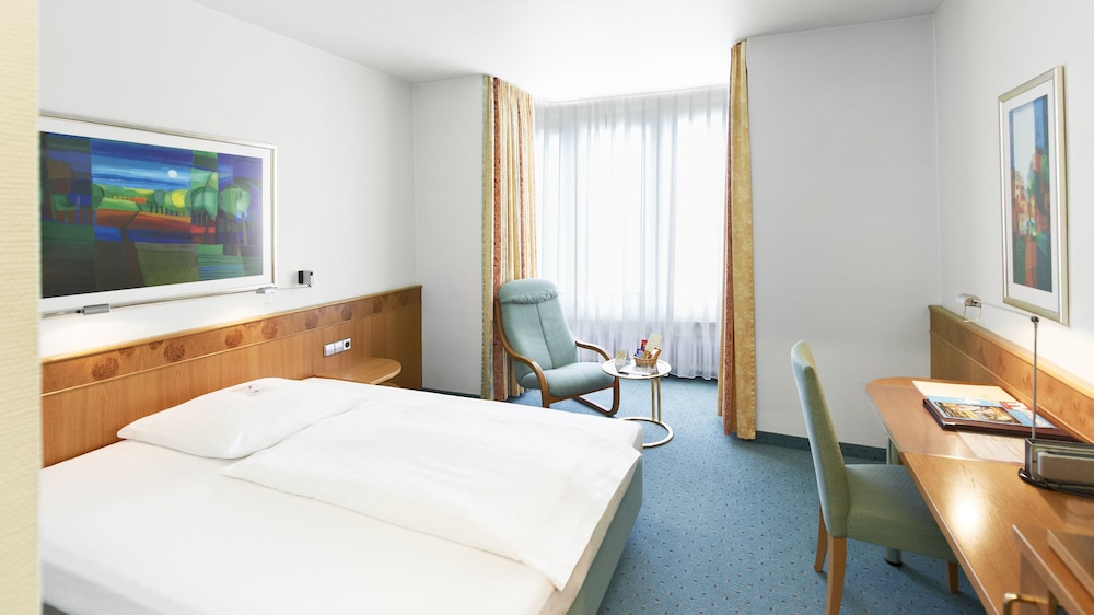Hirsch Hotel 19/66